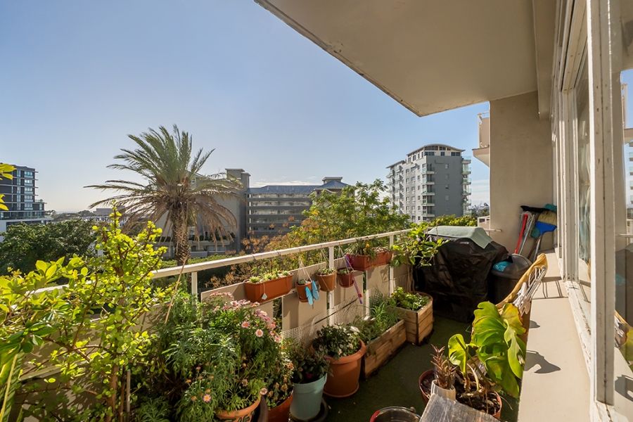 To Let 3 Bedroom Property for Rent in Green Point Western Cape